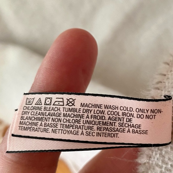 Victoria’s Secret Logo Spellout Super Soft Large Throw Blanket Fringe Edge 2016 - Picture 5 of 7